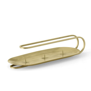 Plateau porte-bougie en métal de style moderne avec une poignée en boucle allongée et trois supports pour bougies, idéal pour la décoration de table contemporaine - Product Image 3