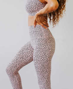 เลกกิ้งโยคะพิมพ์ลายดิจิทัลเอวสูงทรงสกินนี่ไร้ตะเข็บลายมัดย้อมสำหรับผู้หญิง - Product Image 4