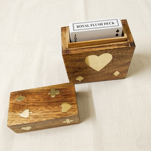 Caja de Madera Artesanal para Cartas con Incrustaciones de Corazón, As, Picas y Diamantes, Almacenamiento Decorativo para Cartas de Juego para Sala de Juegos - Product Image 1