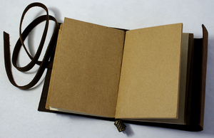 Agenda en cuir de poche avec boucle pour stylo et porte-cartes, motif Bouddha en relief, design exclusif, pour étudiant, type Moleskine - Product Image 5