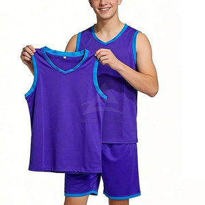 Ensemble de vêtements de sport pour enfants, tissu respirant de qualité supérieure, design personnalisé, coupe confortable, pour l'entraînement et les matchs - Product Image 2