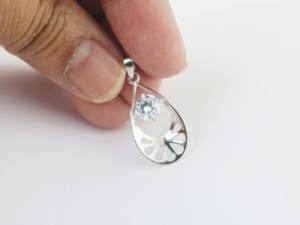 Colgante delicado hecho a mano con forma de pera, plata de ley 925, diamante, piedra preciosa, joyería elegante - Product Image 5