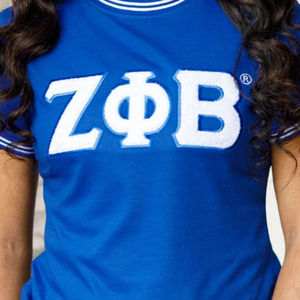 Camiseta de chenilla con ribete a rayas Zeta Phi Beta, azul y blanca, ropa universitaria de hermandad, algodón, vida griega, moda bordada para mujer - Product Image 3