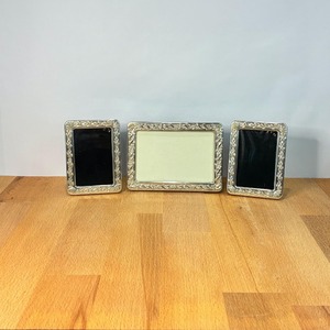 Ensemble de cadres photo rectangulaires en métal, design filigrané complexe, affichage horizontal sur table, style vintage décoratif - Product Image 3