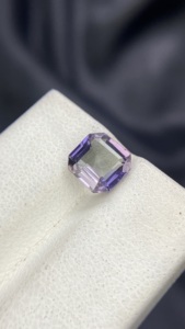 Pierre de Tanzanite naturelle certifiée non chauffée multicolore de 2,27 carats, taille Asscher carrée, couleur excellente, Zoisite naturelle, nette à la loupe - Product Image 3