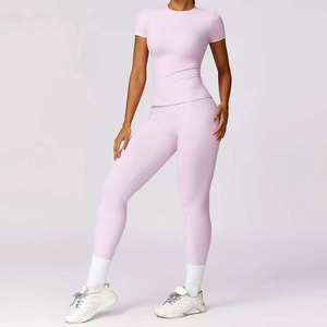 Ensemble de yoga sans couture pour femmes, séchage rapide, vêtements de sport respirants et extensibles, soutien-gorge de sport et leggings pour l'entraînement - Product Image 3