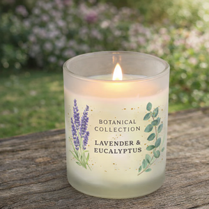 Bougie parfumée élégante et luxueuse en cire de soja écologique, senteur botanique lavande et eucalyptus, dans un bocal en verre, pour Noël et Diwali - Product Image 2