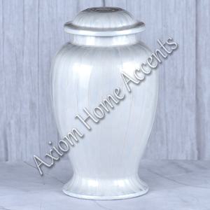 Urna de cremación de aluminio artesanal con detalles artesanales Recuerdo conmemorativo perfecto de Axiom Home Accents - Product Image 3