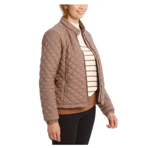 Veste courte matelassée en polyester imperméable à capuche pour femme avec logo personnalisé pour l'hiver - Product Image 2