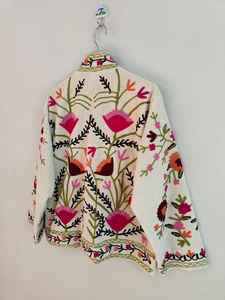 Veste en velours blanc brodée Suzani, veste vintage faite à la main, veste Suzani florale, veste en velours pur, cadeau bohème hippie pour elle - Product Image 5
