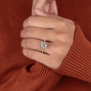 Anillo de compromiso solitario de oro de 14K con diamante redondo cultivado en laboratorio, banda pavé, joyería nupcial minimalista, fabricante mayorista personalizado - Product Image 6
