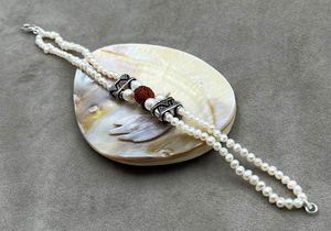Bracelet Rakhi en perles d'eau douce naturelles, fait main, pour frère, bijou traditionnel indien festif, réglable - Product Image 4