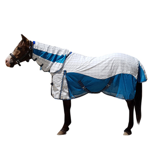 Manta impermeable para caballo con gran solapa para la cola, doble cierre en el pecho, para uso en exteriores en todas las estaciones. - Product Image 1