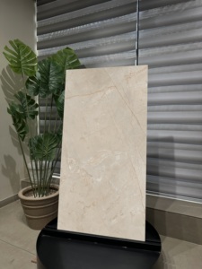 Suministro Directo de Fábrica FAVALOSA ASTHANA CREMA, Baldosa de Cerámica con Acabado Pulido Mate, Revestimiento de Pared y Piso de Lujo, Disponible en Fábrica - Product Image 3