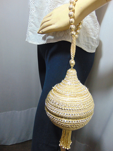 Bolso de noche de diseño personalizado al por mayor, con malla metálica brillante para ocasiones especiales, correa de cadena y cierre magnético. - Product Image 6