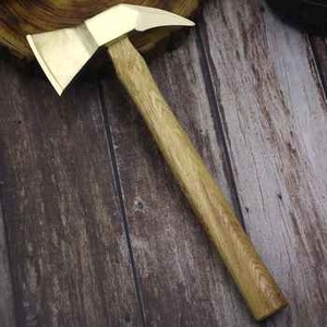 ขวานตีเหล็ก ZA DAMASCUS MAKERS พร้อมใบมีดเหล็กกล้าคาร์บอนขนาด 5 นิ้ว ด้ามไม้ สำหรับงานไม้และตัดต้นไม้ ระดับ DIY - Product Image 1