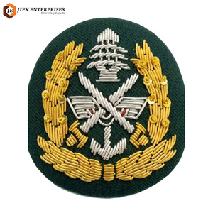 Badges personnalisés en feutre tissé écologiques modernes à coudre pour les marques de mode et la décoration de vêtements - Product Image 1
