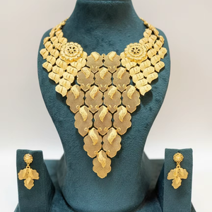 Parure de Mariée Luxe en Alliage Doré 24K avec Collier à Pendentif Goutte Superposé, Boucles d'Oreilles Assorties et Bague Zircon 93061 - Product Image 1