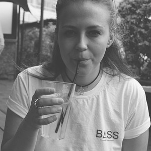T-shirt blanc à manches courtes, coupe classique, col rond, en coton respirant, style athlétique - Product Image 3