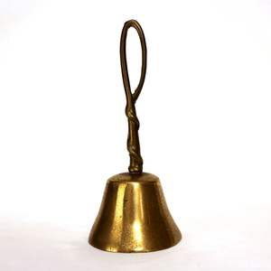 Campana de mano de latón de estilo antiguo de calidad superior y premium con mango de metal para profesores, decoración del hogar y colección clásica. - Product Image 1