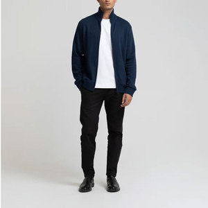 Cárdigans de punto cómodos para hombre con diseño atemporal para la oficina diaria y actividades informales. - Product Image 1