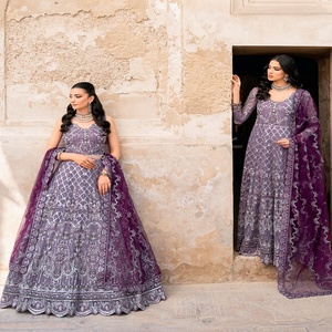 Mousseline de soie de luxe brodée à la main 3 pièces pour femmes Collection de mariage indien pakistanais Ramsha Volume Prêt-à-porter - Product Image 3