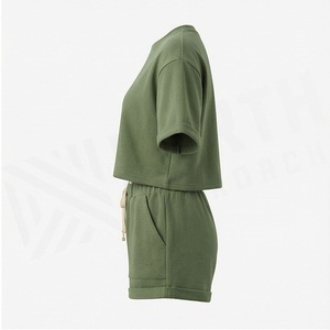 Ensemble 2 pièces tricoté vert uni pour femme : crop top à col rond et manches courtes avec poche à cordon de serrage, coupe ample, décontracté, printemps - Product Image 3