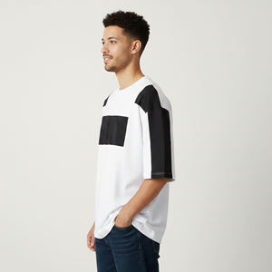 Camiseta Blanca Oversize para Hombre a Precio Económico con Mangas en Contraste Negro y Estampado de Logotipo de Llama en la Parte Delantera, Cuello Redondo y Manga Corta Estilo Urbano - Product Image 3