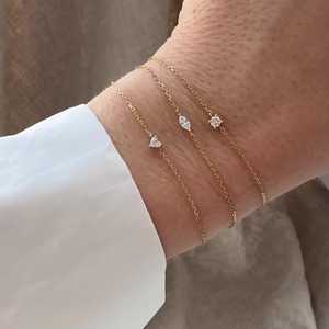 Pulsera de compromiso de oro macizo de 14K/18K personalizada para mujer con diamante solitario marquise de corazón cultivado en laboratorio y engaste de puntas - Product Image 2