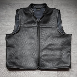 Gilet de moto en cuir de vachette véritable perforé sur mesure pour homme, noir, fermeture éclair sur le devant, col montant, gilet de motard premium - Product Image 1
