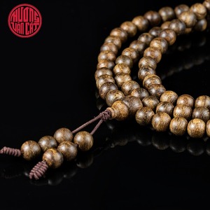 Pulsera Premium de 108 cuentas de 6 mm de Agarwood Malayo Semihundible – Mala de Oración de Oud Natural Malayo con Alto Contenido de Resina - Product Image 4