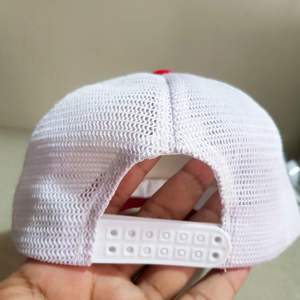 Gorras Trucker de Malla de Alta Calidad al por Mayor, Gorras Deportivas Suaves con Visera Curva y Malla de Espuma, Modelo Keep It Cool - Product Image 6