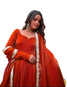 ผ้าไหมฟานดี้เนื้อหนา สีสันงดงาม ดูมีค่า มีสไตล์แบบวัฒนธรรมมหารัชตรี ทรงกระโปรงบานใหญ่ ชุดคุรตะ/อานาร์กาลี ดีไซน์เนอร์ - Product Image 1