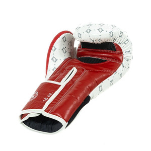 Gants de boxe Muay Thai en cuir de qualité supérieure, gants d'entraînement et de sparring professionnels, mitaines de frappe personnalisées pour hommes et femmes - Product Image 3