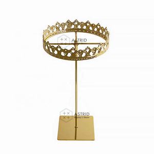 Haute Qualité De Luxe Or Sculpture Couronne En Acier Inoxydable Résistant Aux Chocs Suspendu Bracelet Collier Boucles D'oreilles Bijoux Bijoux - Product Image 4