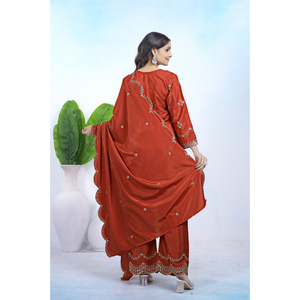 Conjunto exclusivo de kurti y pantalón de crepé natural con bordado de lentejuelas y dupatta a juego para mujer, ropa étnica festiva. - Product Image 4