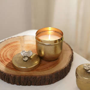 Abordable Premium texturé fleur couvercle pot bougie en métal - Product Image 5