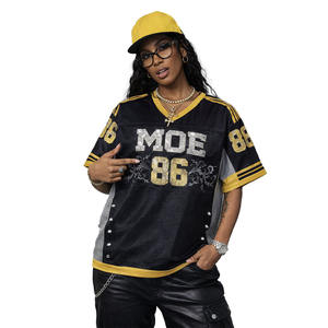 Camiseta de fútbol americano personalizada con pedrería, estilo vintage, cuello en V, estilo urbano, con número gráfico, proveedor mayorista de fábrica de EE. UU. - Product Image 4