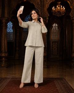 Conjunto de Camisa y Pantalones Casuales de Lino Beige para Mujer, Corte Holgado, Largo Regular, para Todas las Temporadas, Estilo India Pakistán - Product Image 3