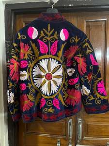 Chaqueta Corta de Terciopelo Suzani con Bordado Chic Hecho a Mano, Patrón Floral, Abrigo Indio con Forro de Lana, Chaqueta Floral 100% Algodón para Invierno - Product Image 3