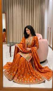 Conjunto de Sharara de Seda Fendi con Bordado de Lentejuelas y Top con Bordado de Lentejuelas, Estilo Traje de Boda Largo hasta el Suelo con Sharara y Dupatta - Product Image 2