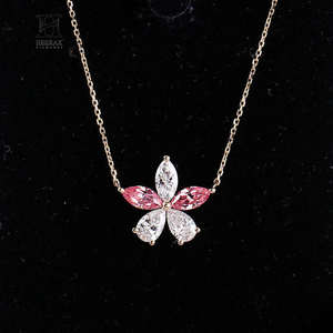 Collier en diamant en forme de fleur de luxe, fabricant de bijoux, pendentif en or personnalisé pour femmes - Product Image 1