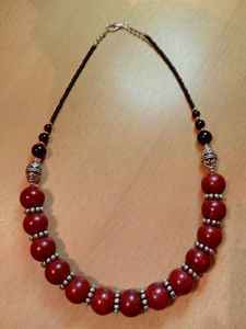 Collar de Cuentas de Resina Coloridas, Pieza de Joyería de Moda Única, Ideal para Regalos de Cumpleaños, Aniversarios y Ocasiones Festivas - Product Image 3