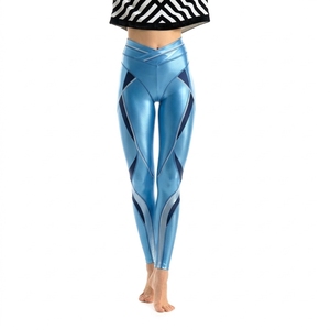 Leggings de danse pour femmes, conçus avec un tissu extensible quadridirectionnel, des coutures lisses et une coupe flexible pour l'entraînement au pole dance et la remise en forme. - Product Image 2