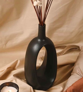 Jarrón de Cerámica Minimalista para Mesa, Acabado Mate, 16-24 Pulgadas de Altura, Decoración Hecha a Mano - Product Image 6