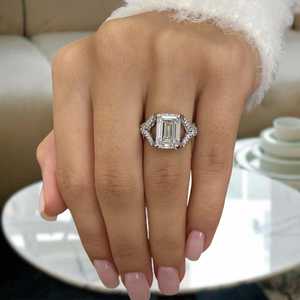 Bague Moissanite 2 carats taille émeraude avec halo et sangle fendue, en argent 925 original, bijou de mariée raffiné, cadeau pour partenaire - Product Image 1