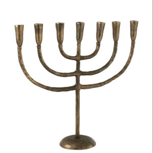 Candelabro Menorah Rústico de Bronce con Acabado Martillado, Accesorio Decorativo Tradicional para Mesa - Product Image 1