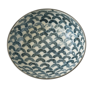 Bol en coquille de noix de coco avec des rainures gravées artistiquement, construction écologique, finition lisse et polie pour la cuisine - Product Image 1
