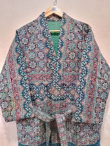 Chaqueta de Algodón con Parches Kantha Tejidos a Mano |   Kimono Acolchado Transpirable de Invierno con Cinturón |   Sostenible - Product Image 4