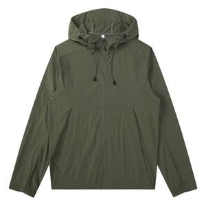 Chaquetas cortavientos de estilo urbano diseñadas para looks urbanos y uso diario. - Product Image 1
